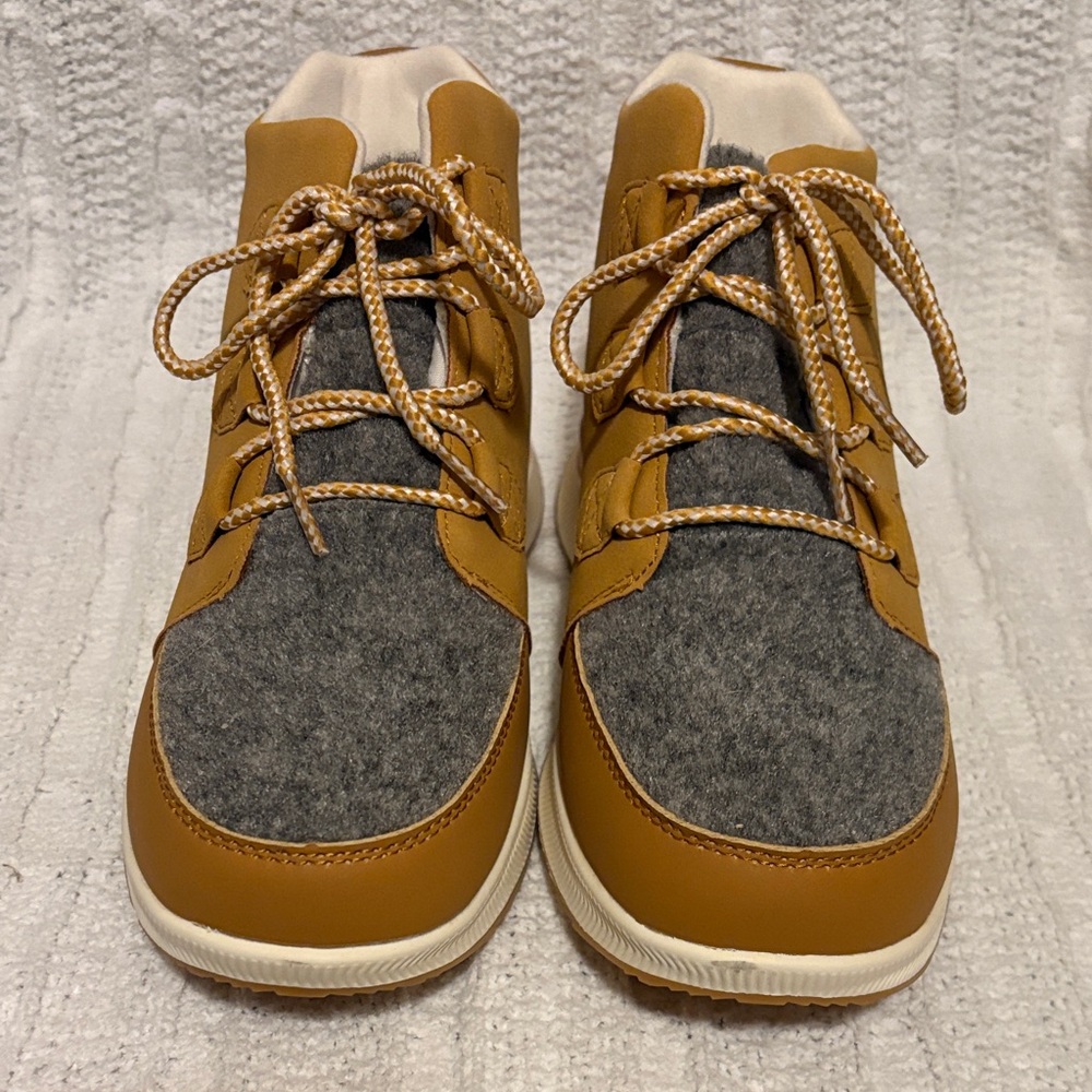 NEW Dream Pairs Chestnut/Gray Lace Up Winter Boots